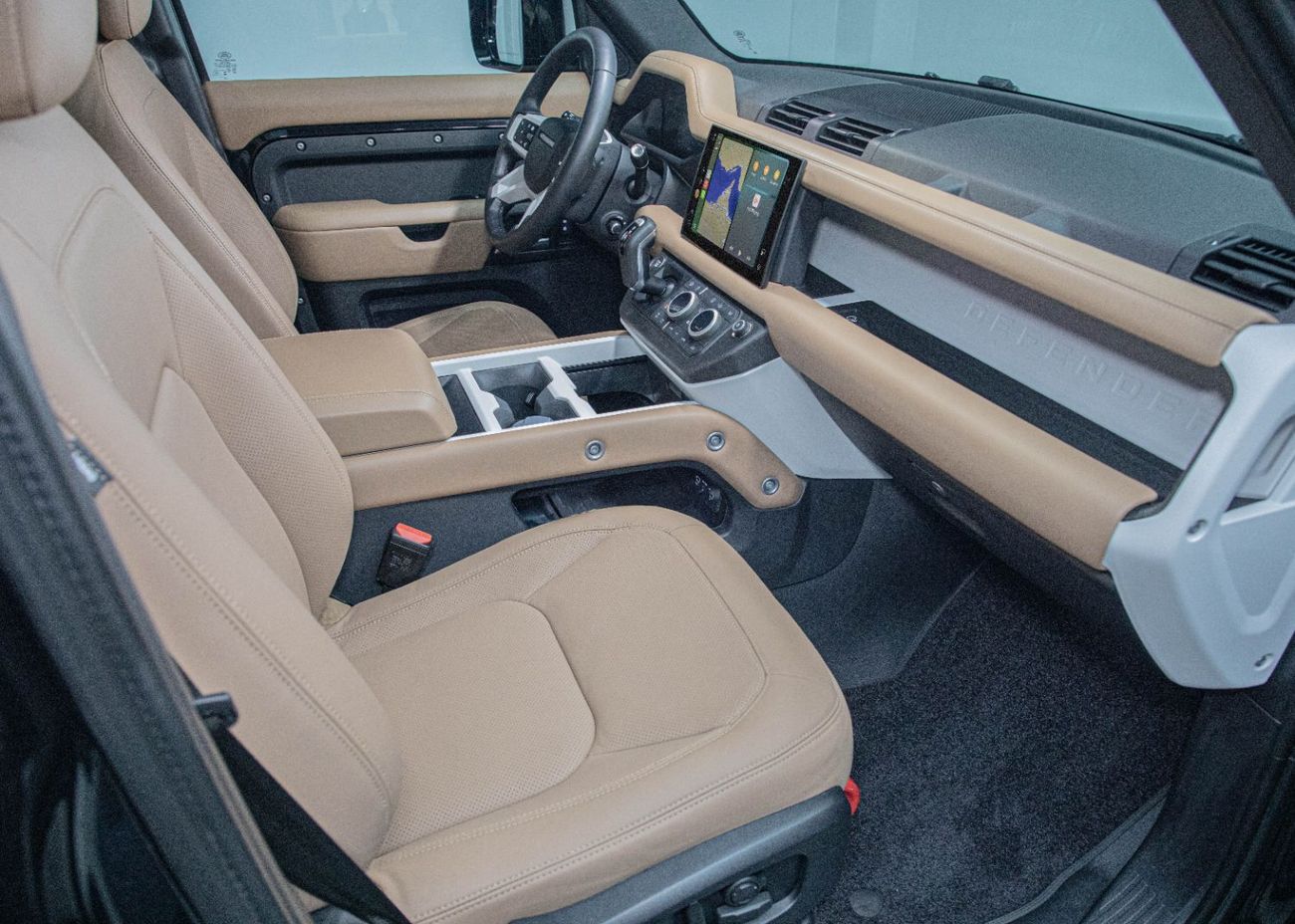 Land Rover Defender P300 90 X-Dynamic SE 2.0L (5 Seater)