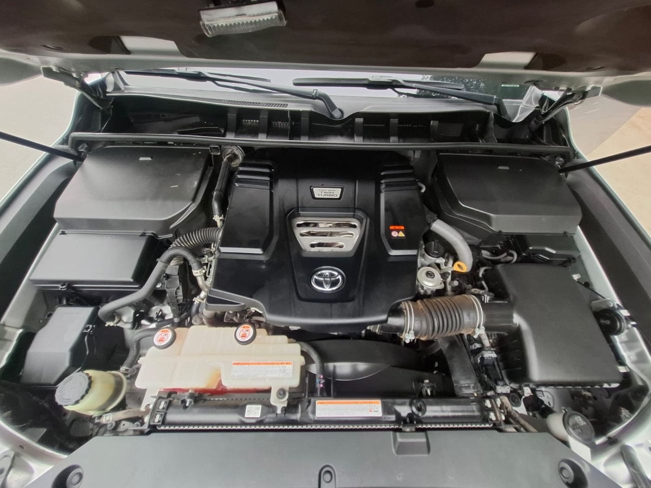 Toyota Land Cruiser 2022 MODEL DIESEL ENGINE GXR Twin Turbo  LC300 V6 Full Option Very Clean And Perfect Condition
