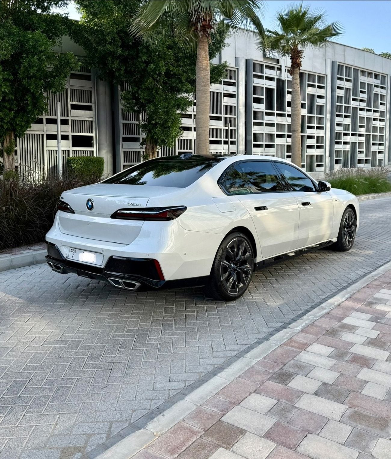 بي أم دبليو M760Li