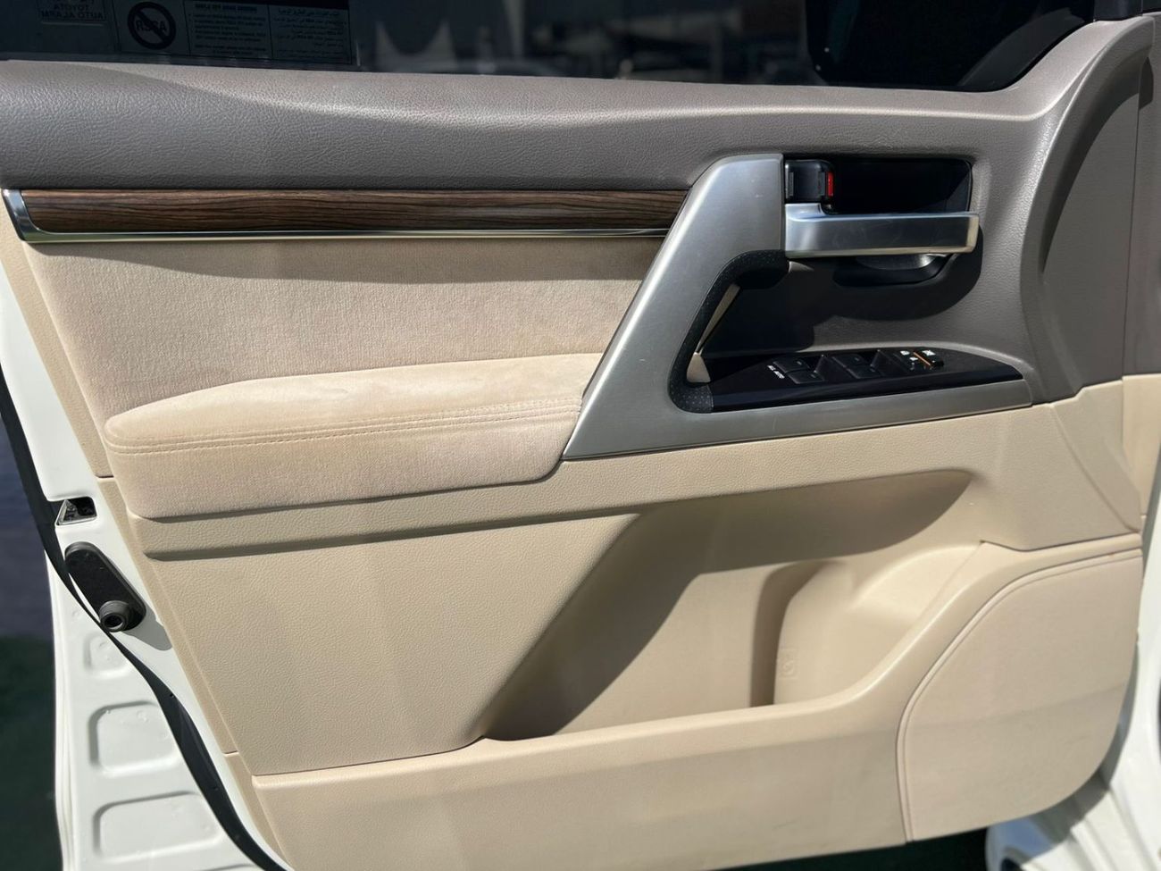 تويوتا لاند كروزر GXR 5.7 /V8