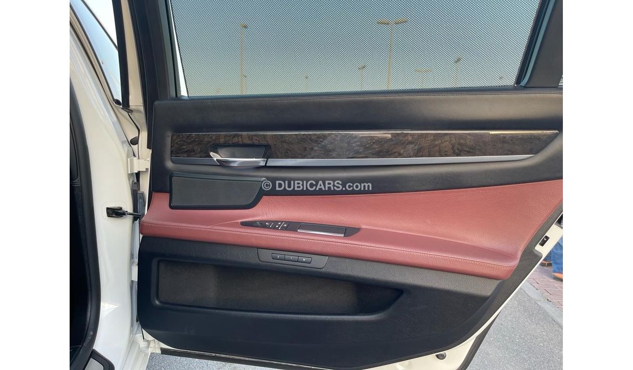 بي أم دبليو 750Li لاكجري