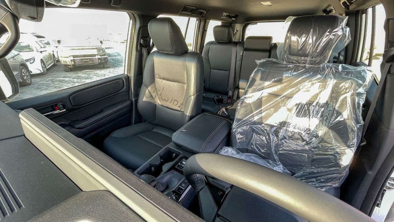 تويوتا برادو 2.7L 4-cylinder inline petrol, 4 door, 7 seats