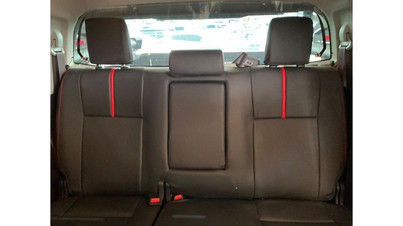 تويوتا هيلوكس SR5