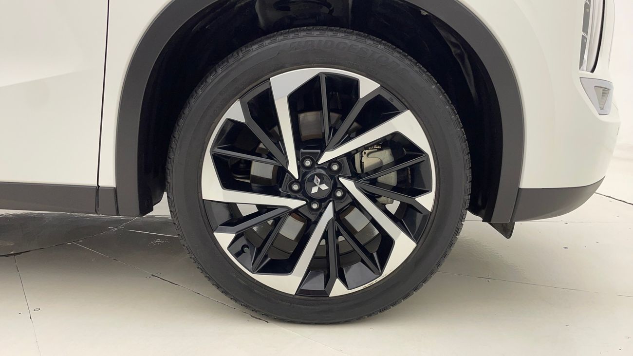 ميتسوبيشي آوتلاندر HL SYNTHETIC LEATHER WITH SUNROOF 2.5 | بدون دفعة مقدمة | اختبار القيادة في المنزل