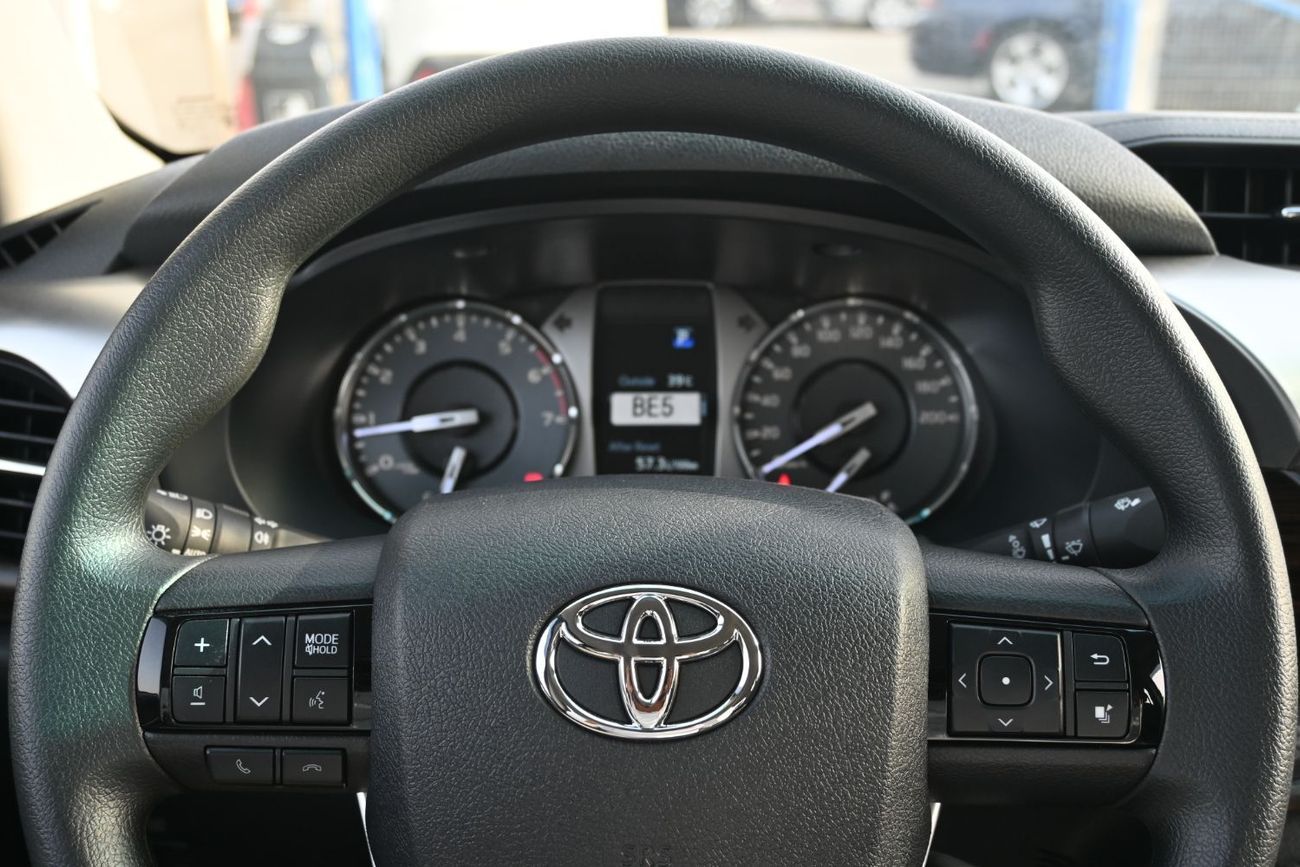 Toyota Hilux SGLX S GLX 2.7L 4WD A/T Toyota Hilux SR5 2.7L Automatic, Petrol, 4WD, Pickup