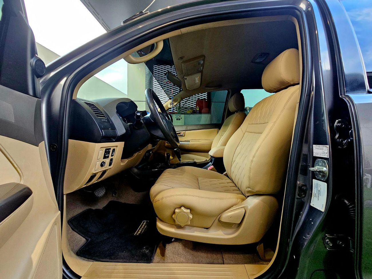 Toyota Fortuner EXR/ V4 2.7L 4WD/ LEATHER DVD/ LOW MILEAGE