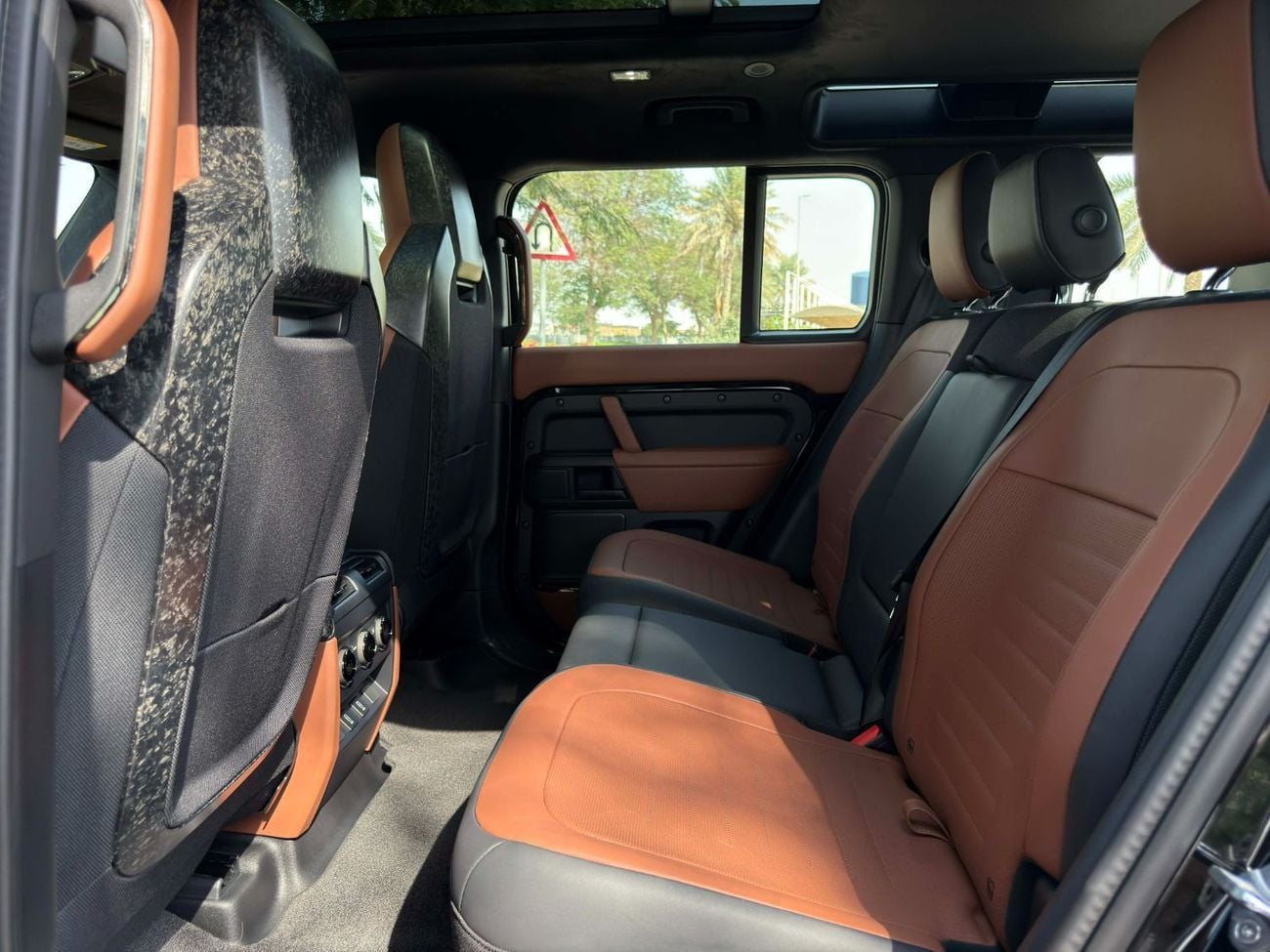 Land Rover Defender BLACK EDITION**2026**GCC SPEC UNDER WARRANTY AND SERVICE