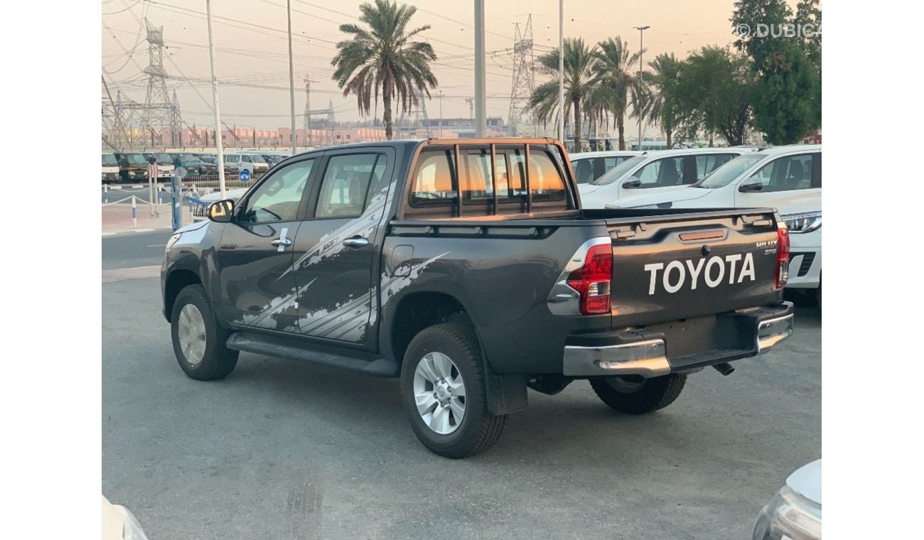 Toyota Hilux Pick Up SR5 4x4 2.4L V4 Diesel with Push Start & Automatic Gear