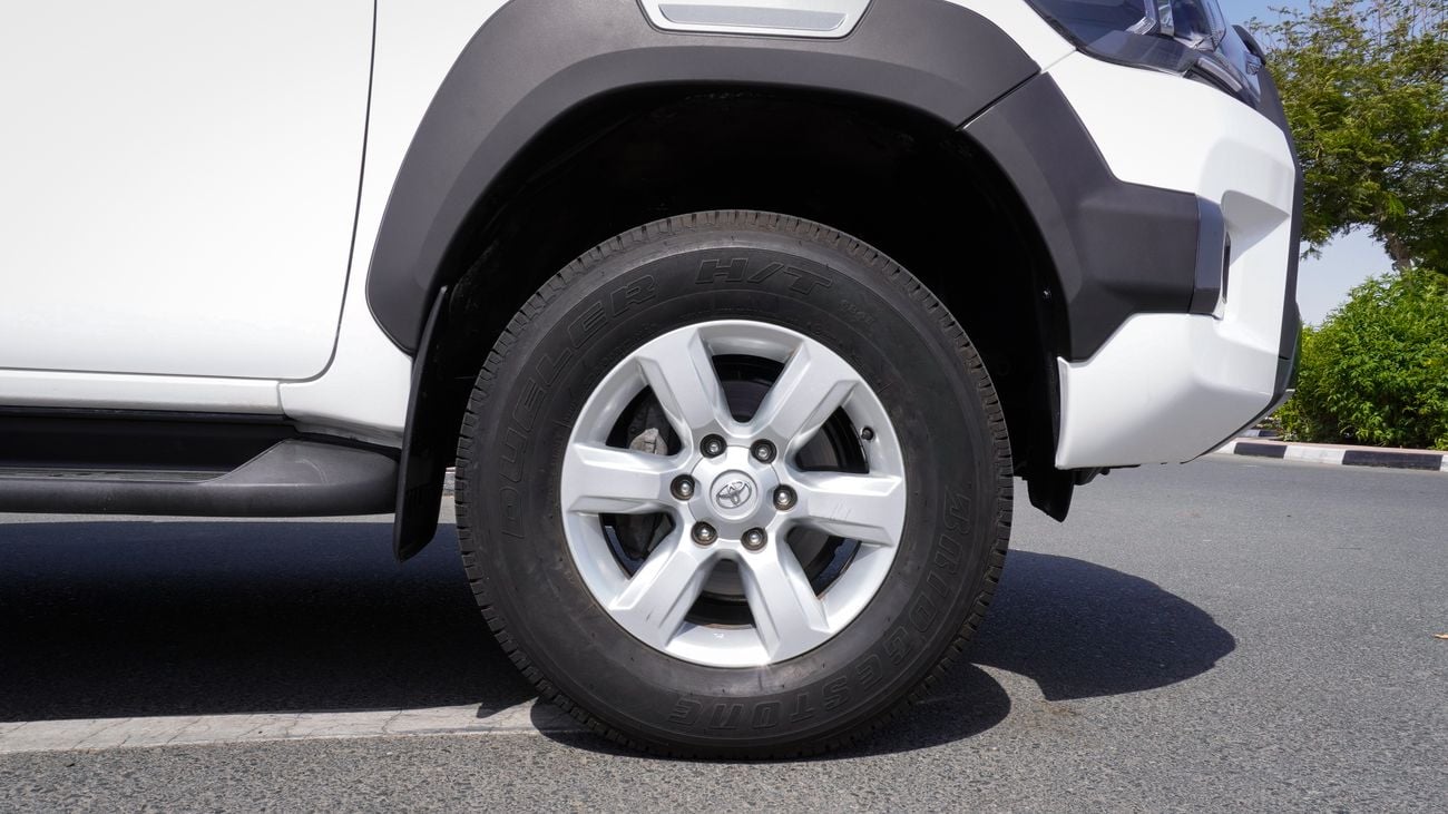 تويوتا هيلوكس GL 2.7 L With 2024 body kit