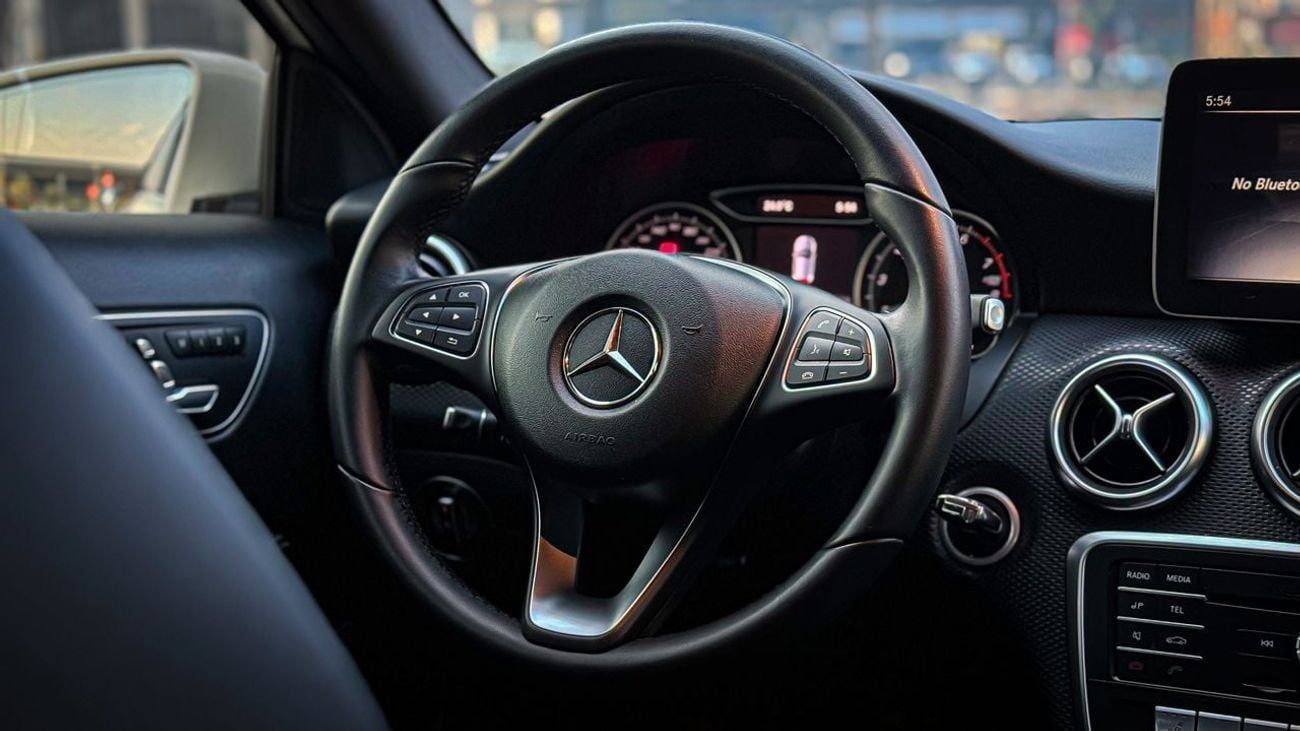 Mercedes-Benz A 220 AMG PACKAGE