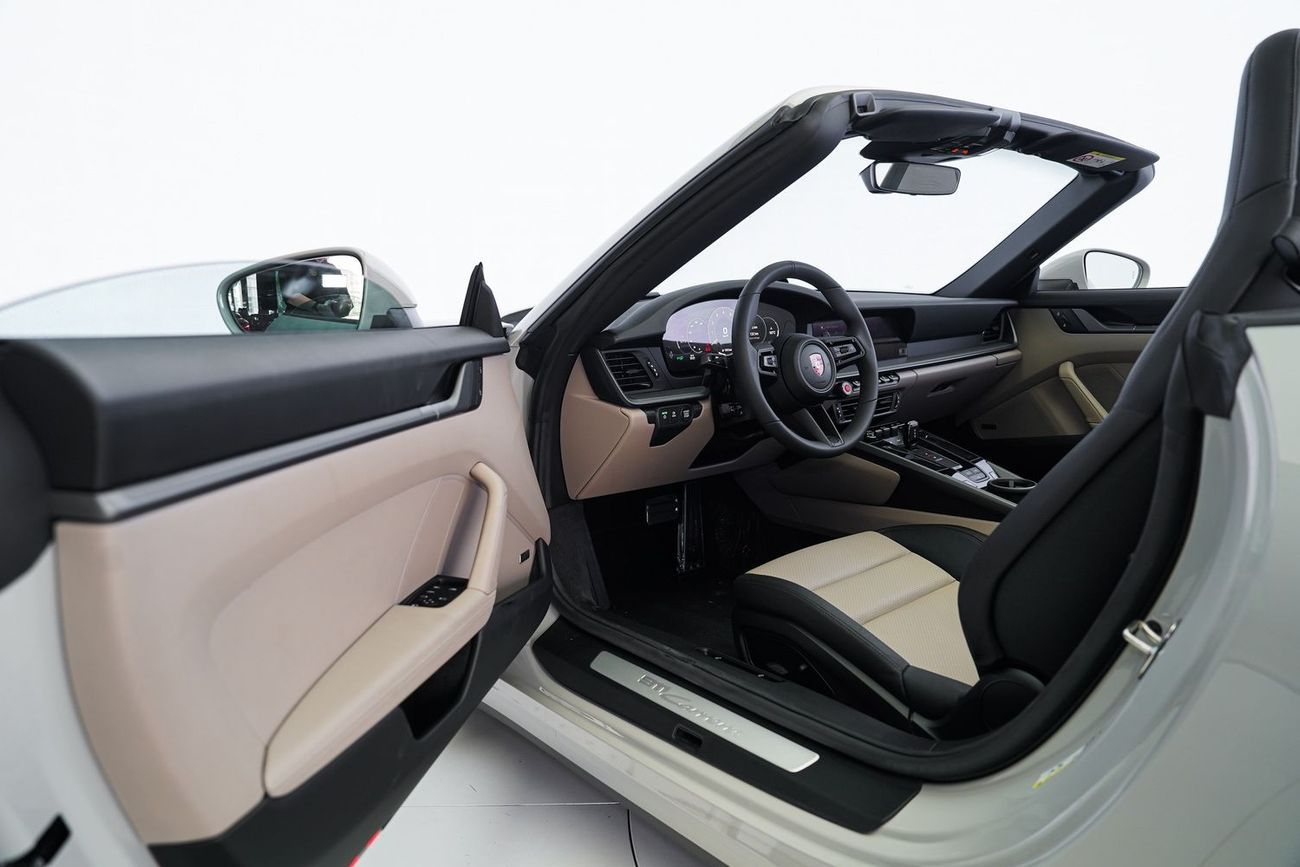 Porsche 911 Carrera 4 3.0L (444 HP) Convertible