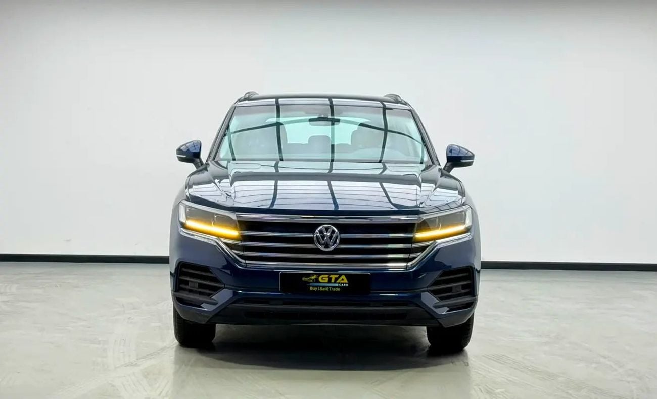 فولكس واجن طوارق Trendline, Full Service History, Fully Loaded, Excellent Condition, GCC