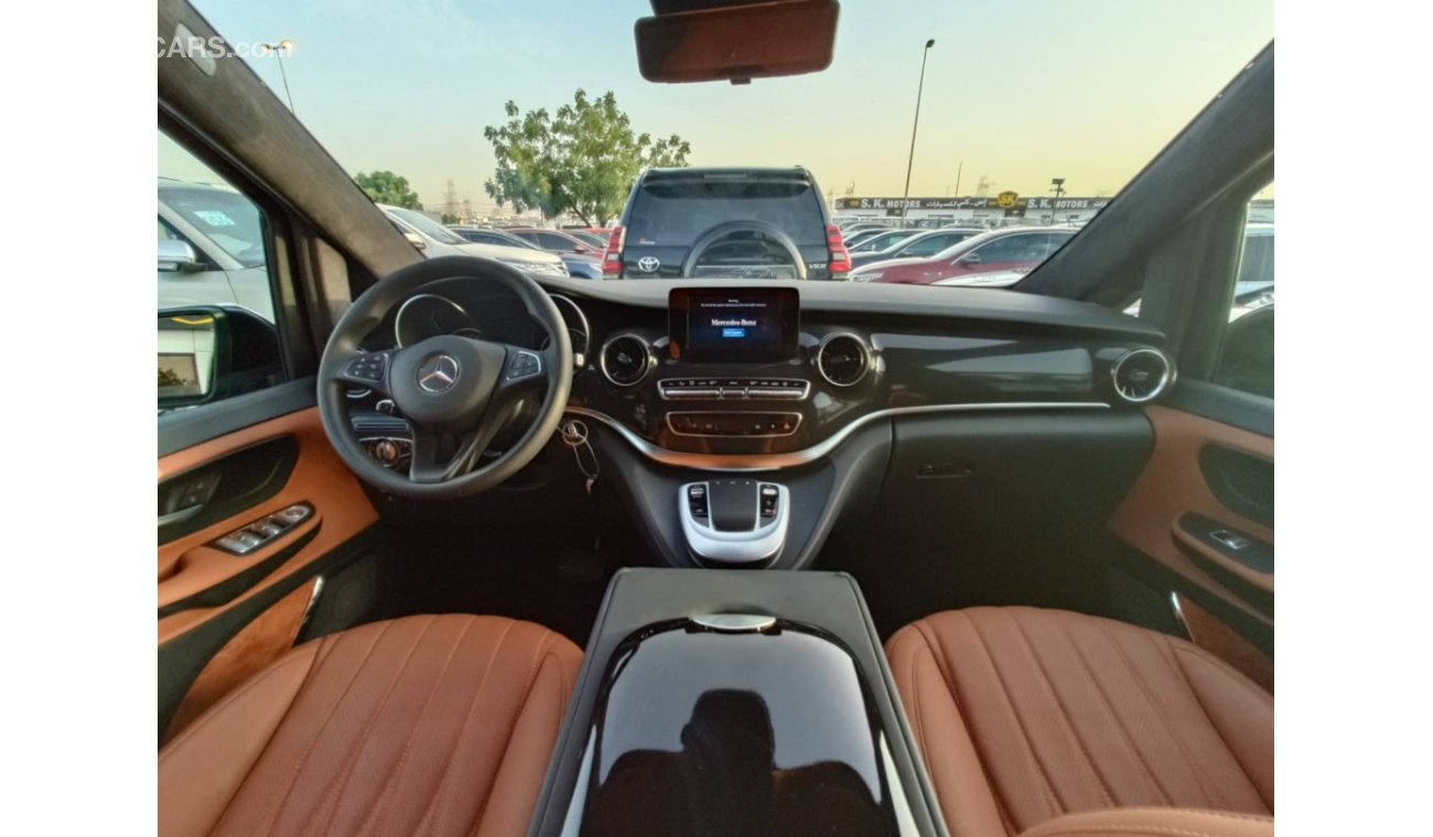 Mercedes-Benz V 250 V4, 2.0L Petrol,  VIP, Platinum, Front & Rear DVD's With Leather Seats, and Much More (CODE #VITO)