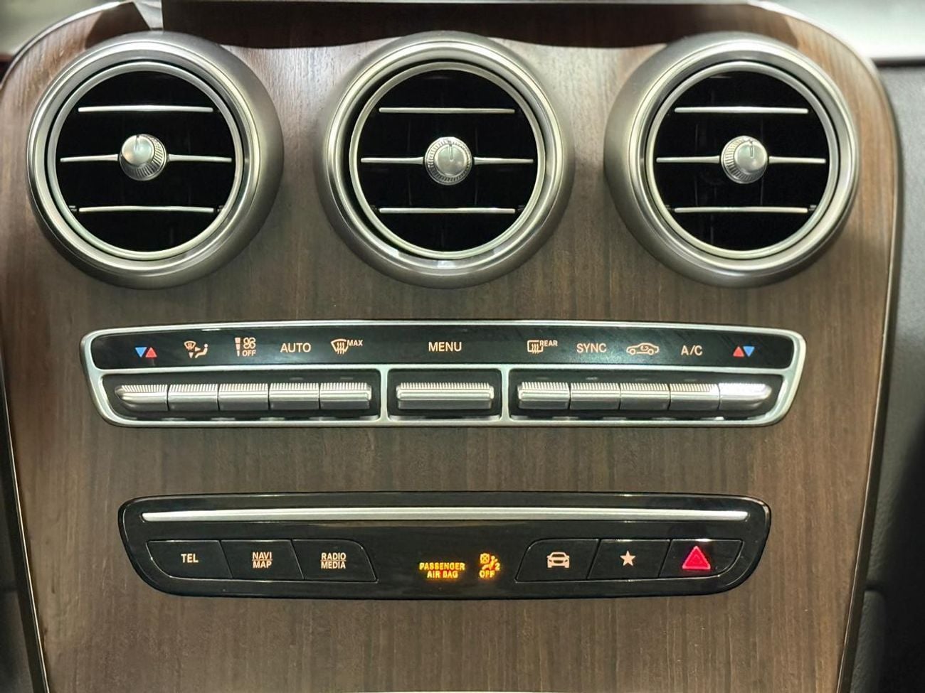 مرسيدس بنز GLC 300 4MATIC 2.0L