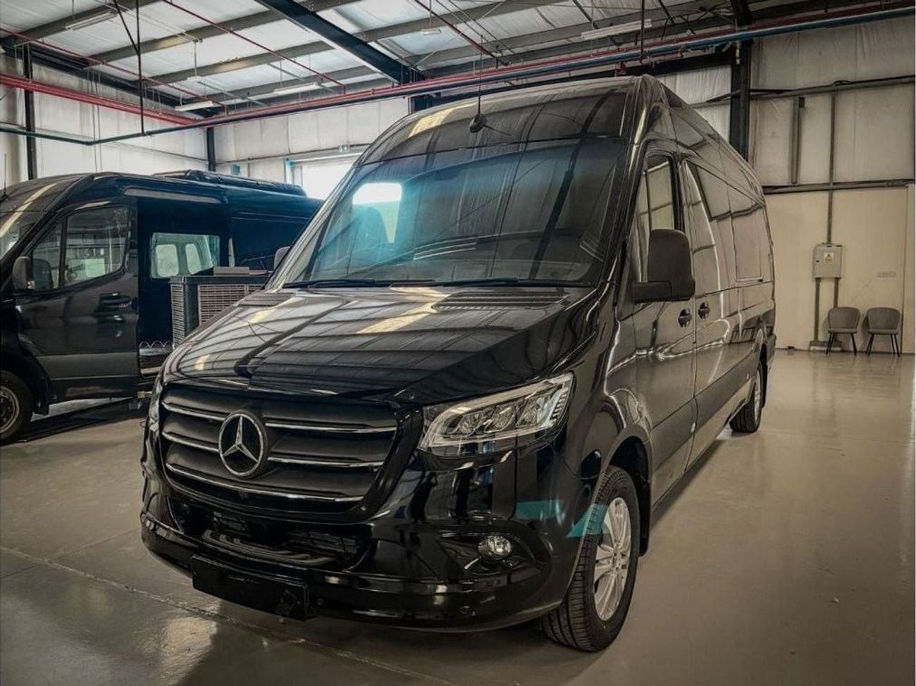 مرسيدس بنز سبرينتر 14 مقعد تحويل VIP كامل