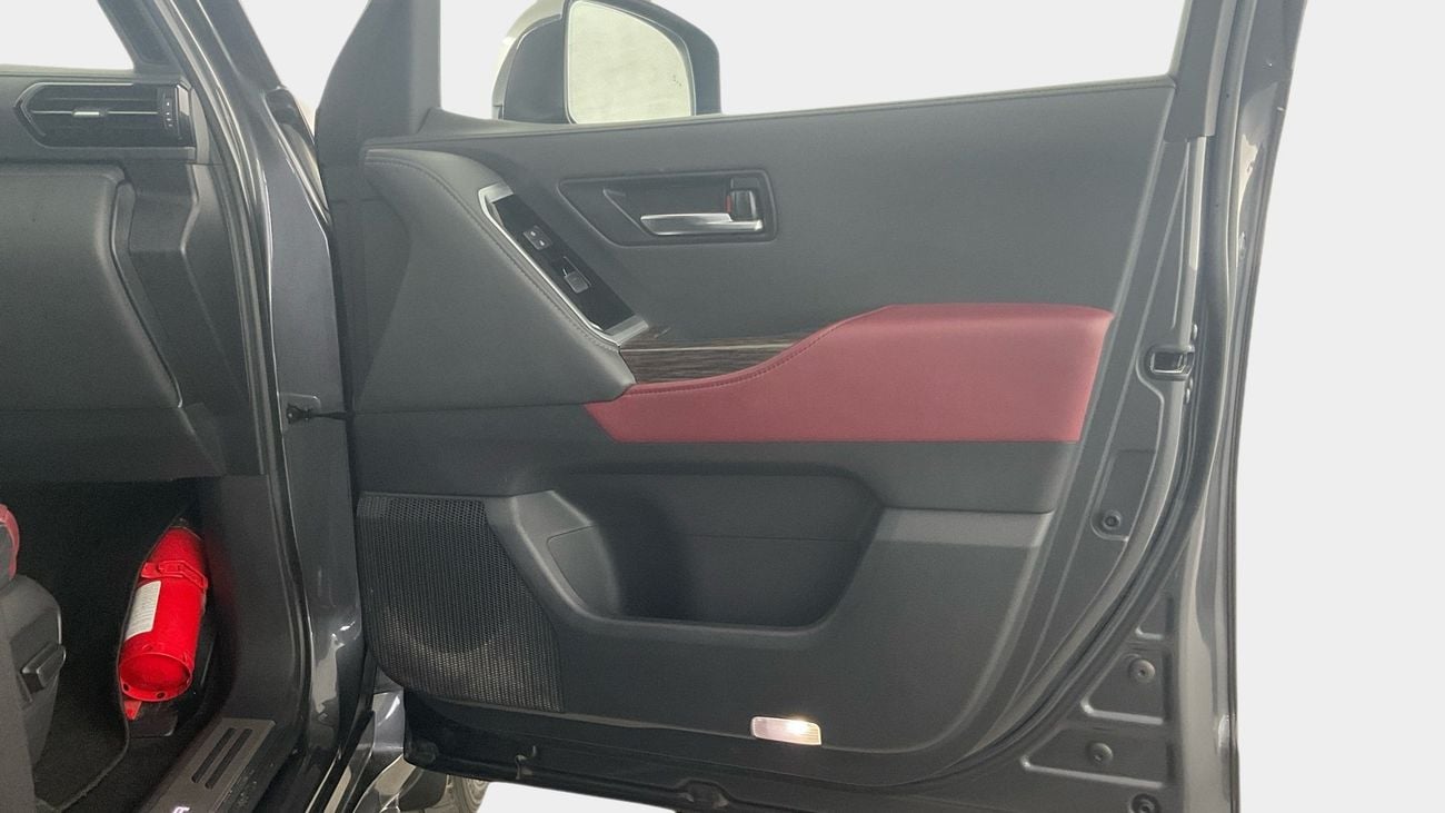 تويوتا لاند كروزر VXR | شامل الضمان | 0 ﺪﻔﻋﺓ ﺃﻮﻟﻯ