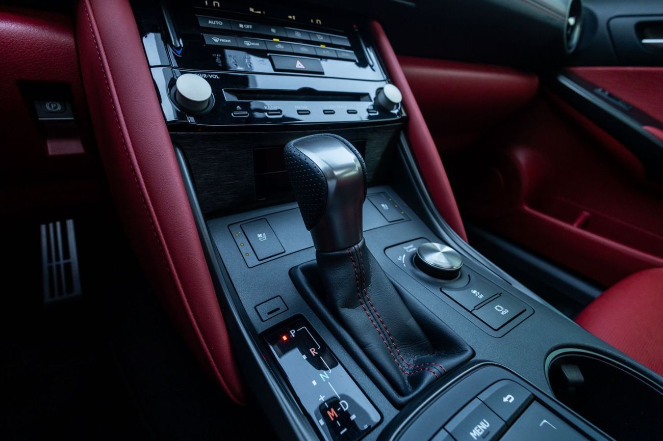 لكزس IS 350 F Sport