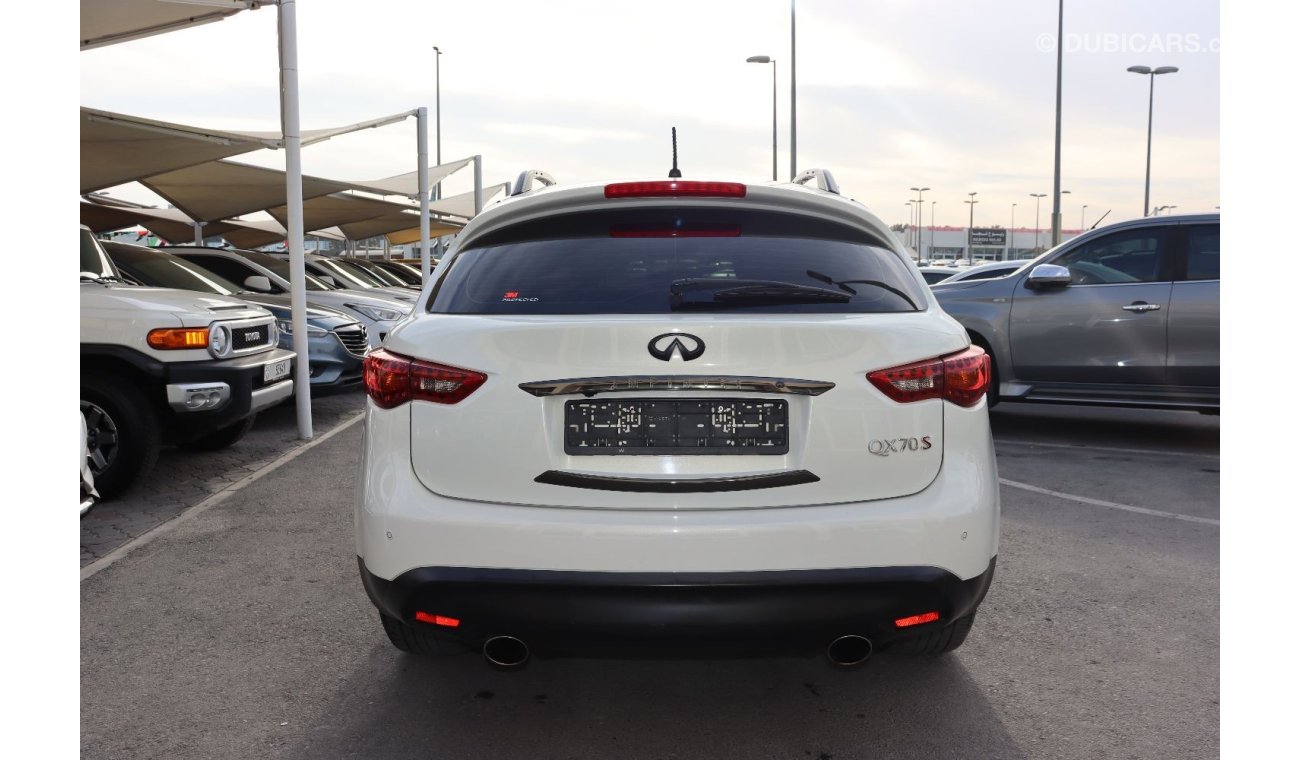 Infiniti QX70 Sport Luxury | Infiniti QX70s | 2016 | GCC |