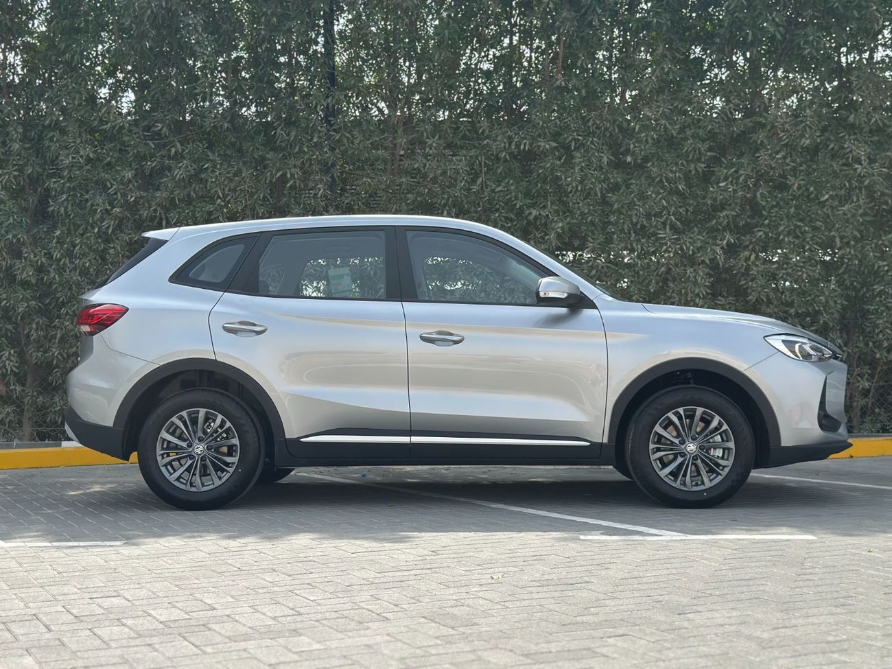 MG ZS STD