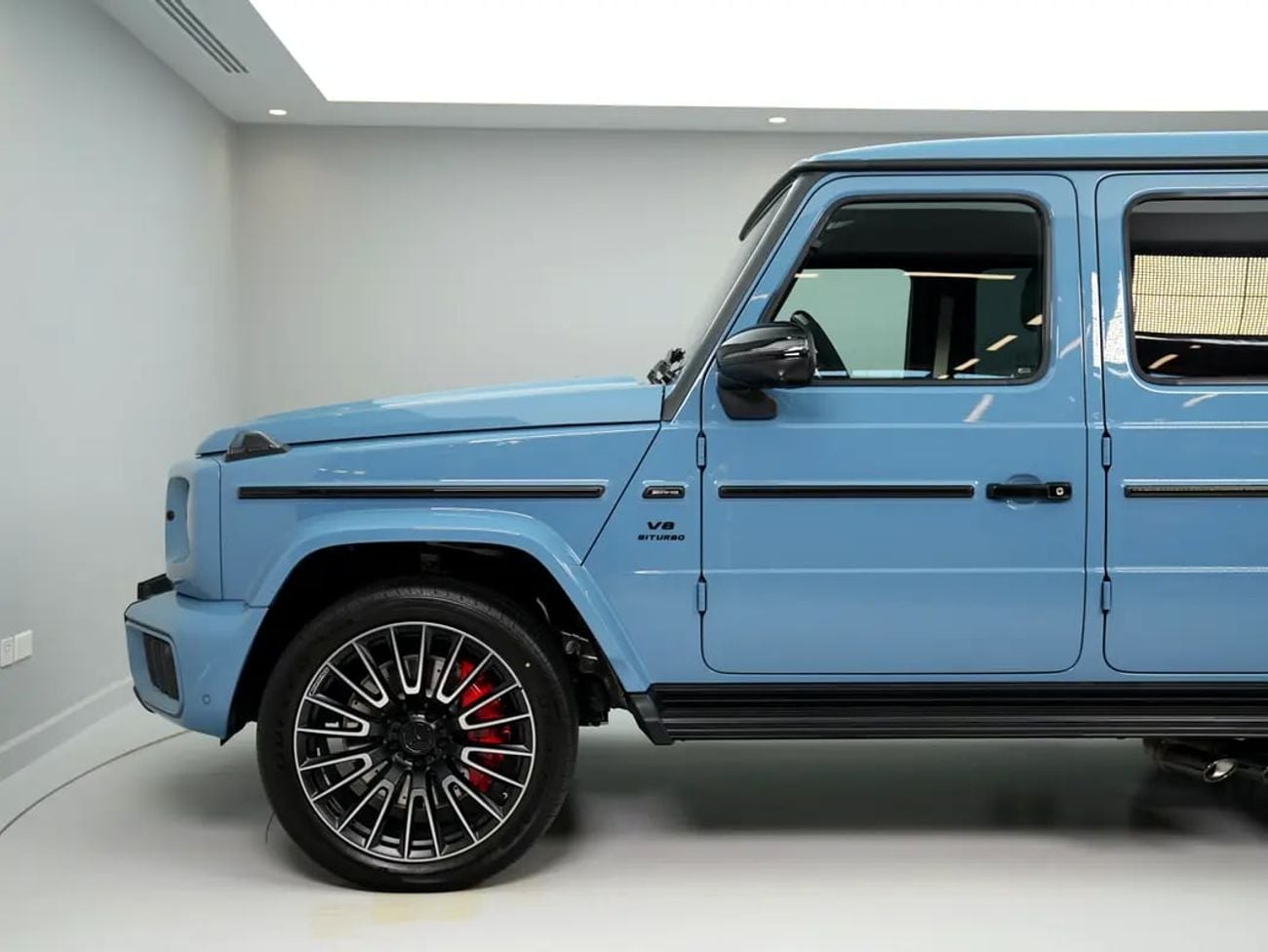 مرسيدس بنز G 63 AMG ستاندارد G63 AMG | A22 | CHINA BLUE EXTERIOR | FULL OPTION
