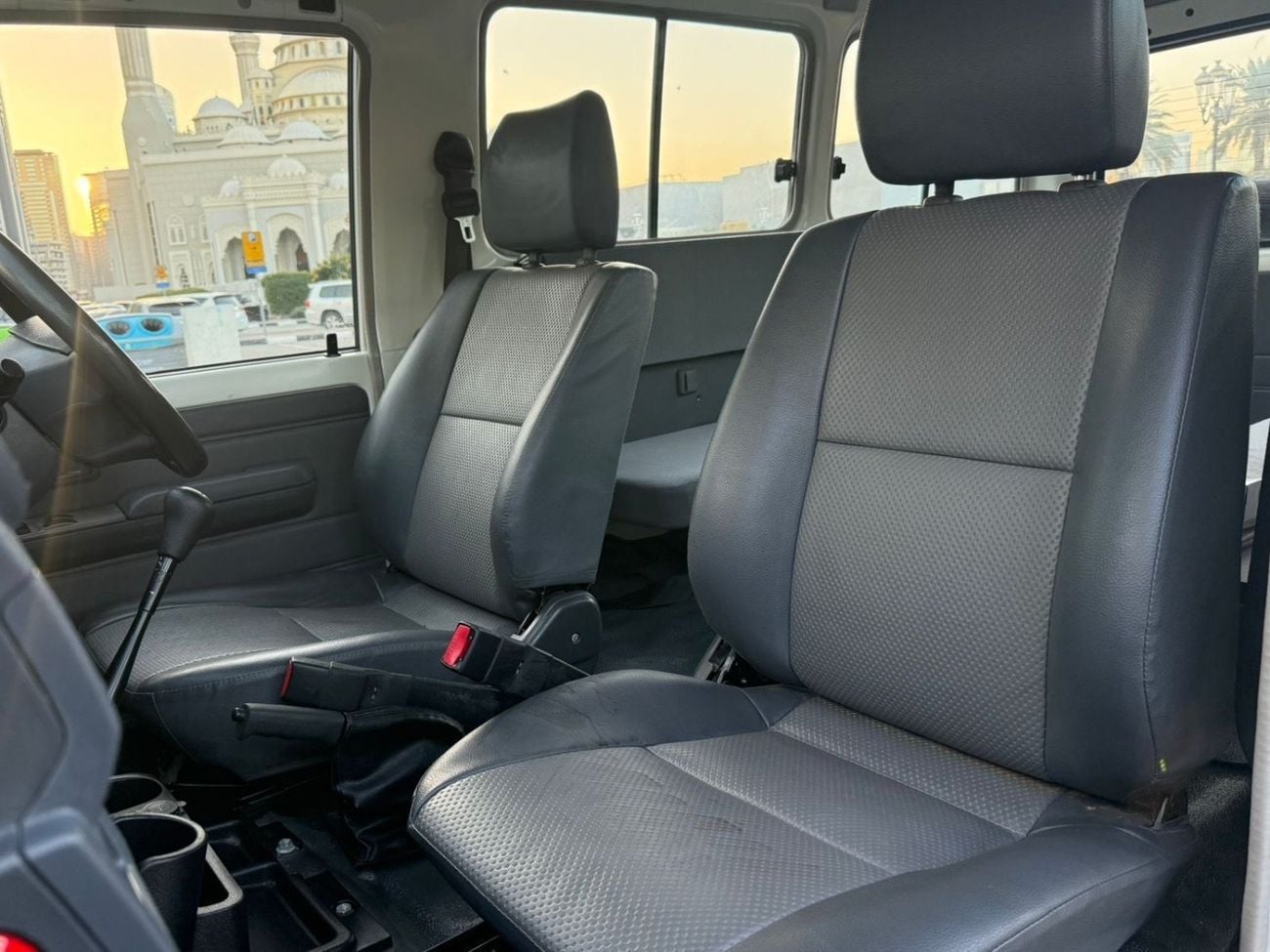 Toyota Land Cruiser 70 HT VXR 