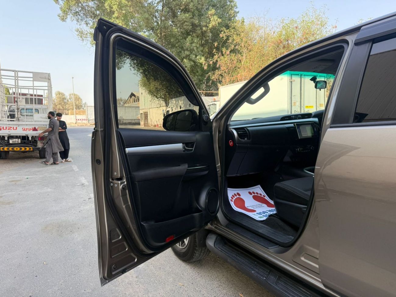 Toyota Hilux DOUBLE CABIN | MANUAL TRANSMISSION | RHD | 2.8L DIESEL ENGINE | PUSH START