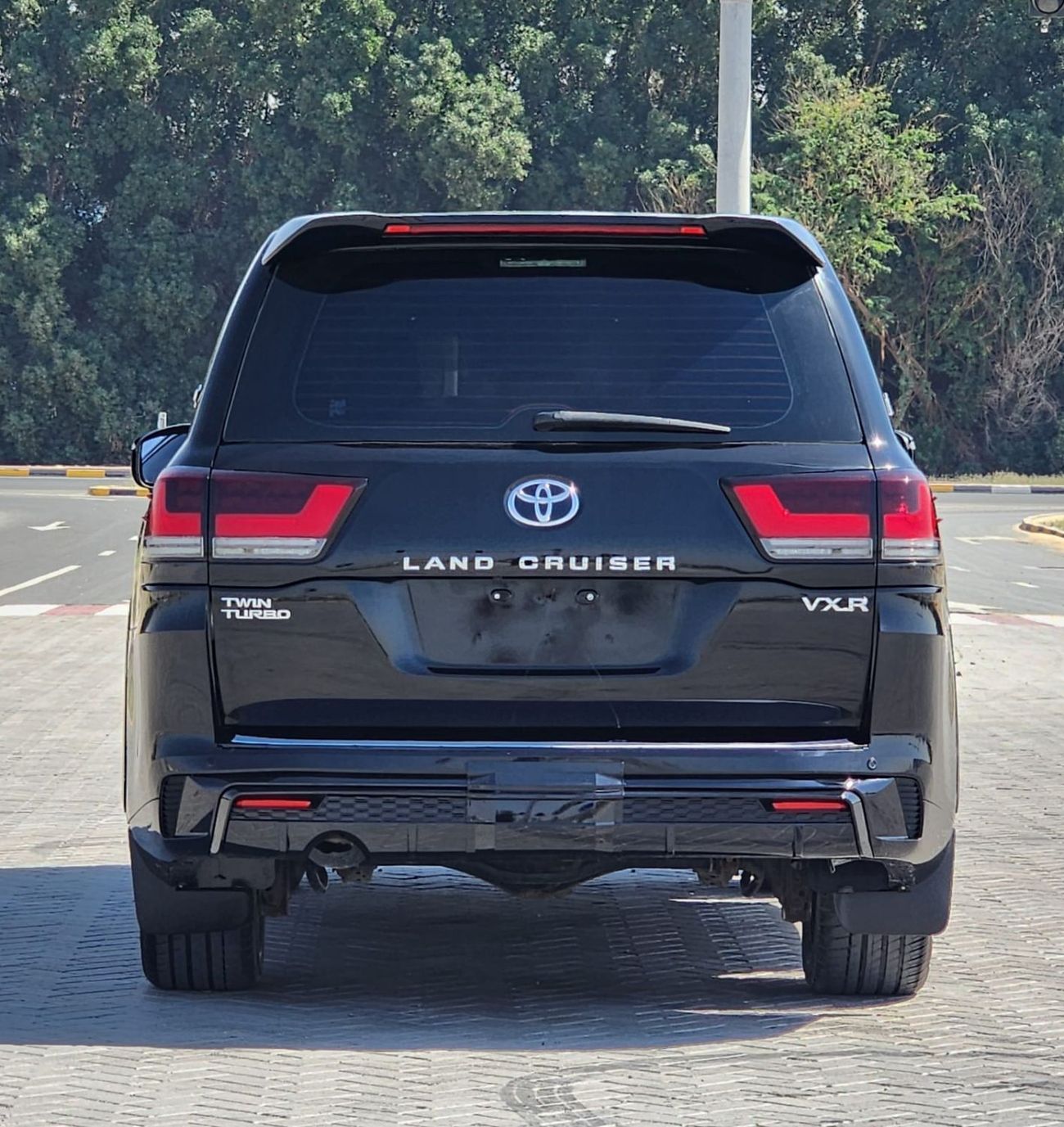 تويوتا لاند كروزر GX.R V8 upgrade 2024