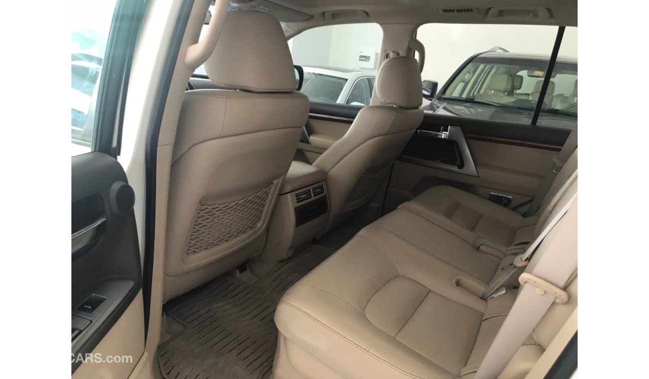 تويوتا لاند كروزر 2013 VXR 5.7 فول اوبشن