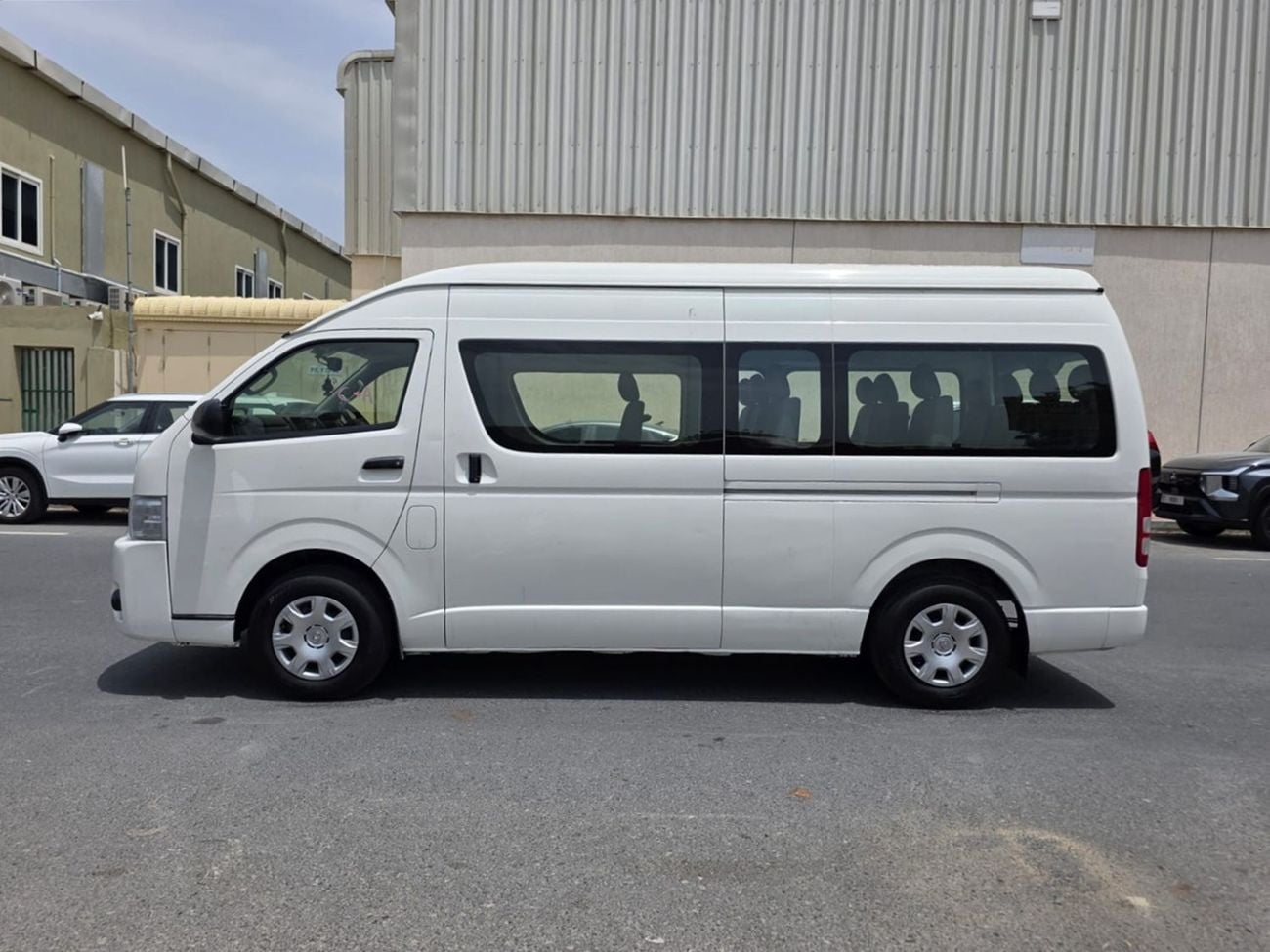 Toyota Hiace TOYOTA HIACE COMMUTER VAN RHD 2015 MODEL 3.0 L DIESEL AUTOMATIC(PM15122)