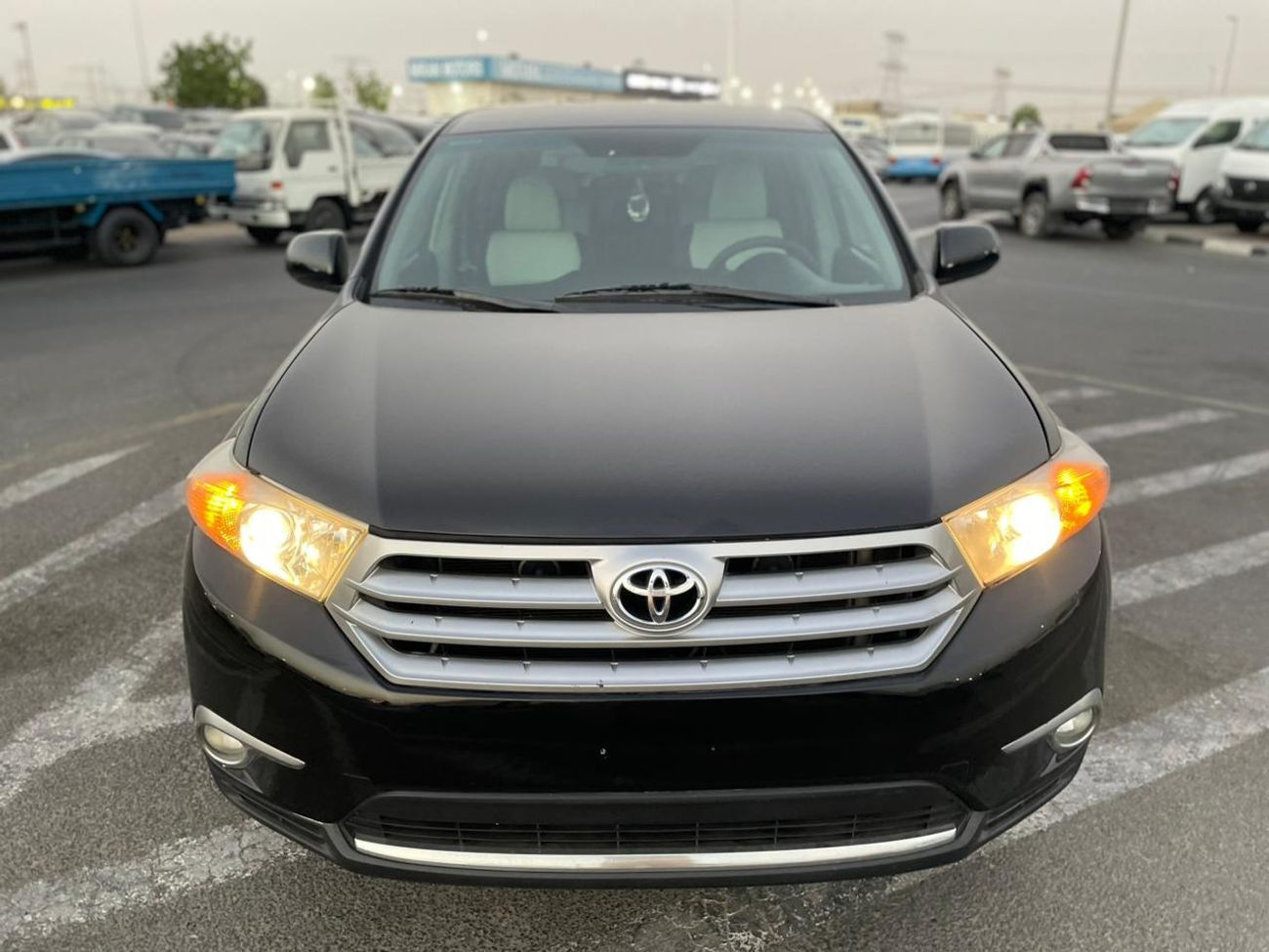 Toyota Highlander 2012 Toyota Highlander 4x4 - 3.5L V6 MidOption+ 7 Leather Seats Great Condition -