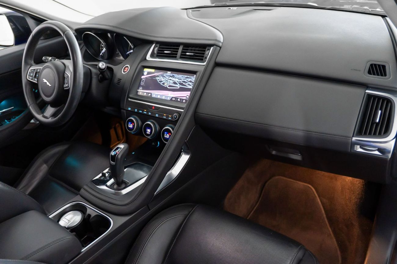 جاكوار E Pace S 2.0L