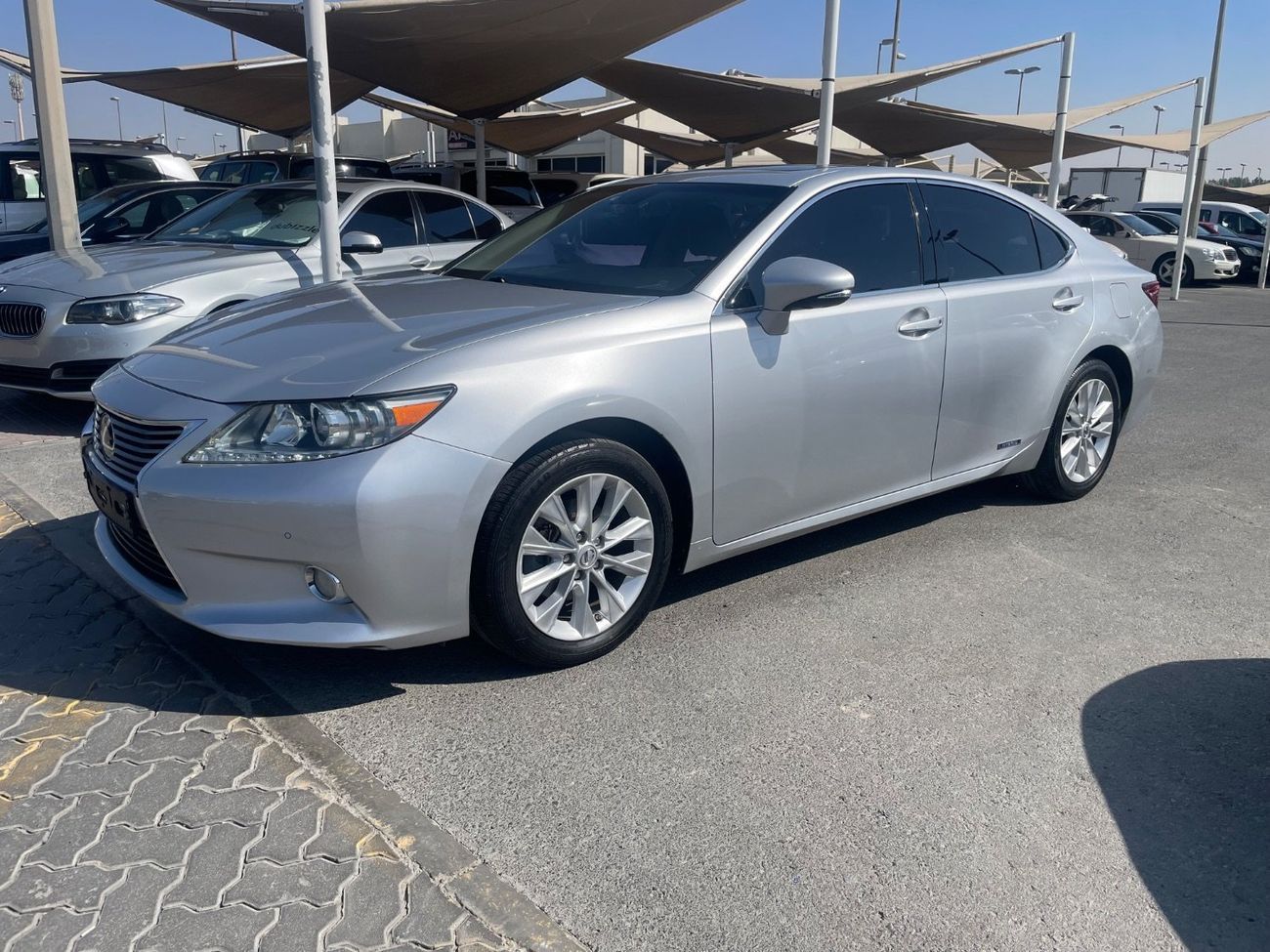 لكزس ES300h لكزس ES300 هايبرد وارد كوريا اوراق جمارك فل اوبشن بدون حوادث