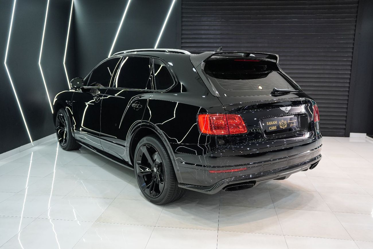 Bentley Bentayga 2018 Bentley Bentayga W12, Carbon Fiber Exterior, Rear-Seat Entertainment/Picnic Tables, GCC Specs!!