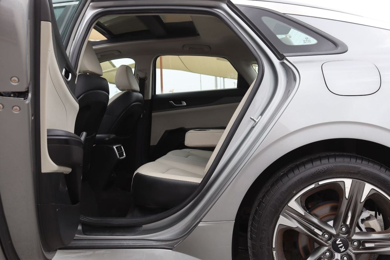 كيا K5 كيا K5 -موديل 2021- خليجى -فل أوبشن -بدون حوادث-  محرك 2.0 - بحاله ممتازه من الداخل والخارج