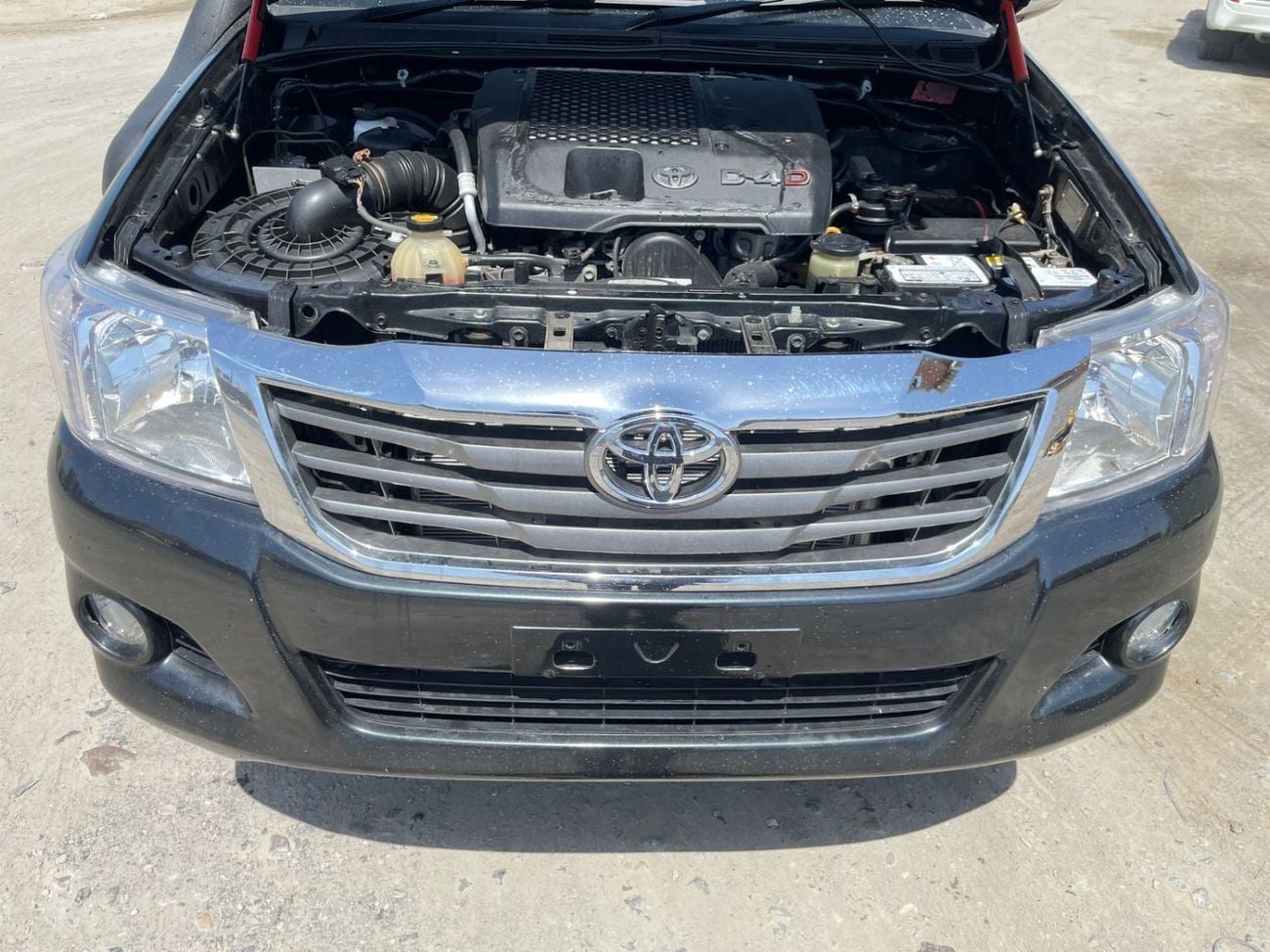 تويوتا هيلوكس DLX DIESEL 3.0 LITER ,AUTO TRANSMISSION ,RIGHT HAND DRIVE ,2013 MODEL