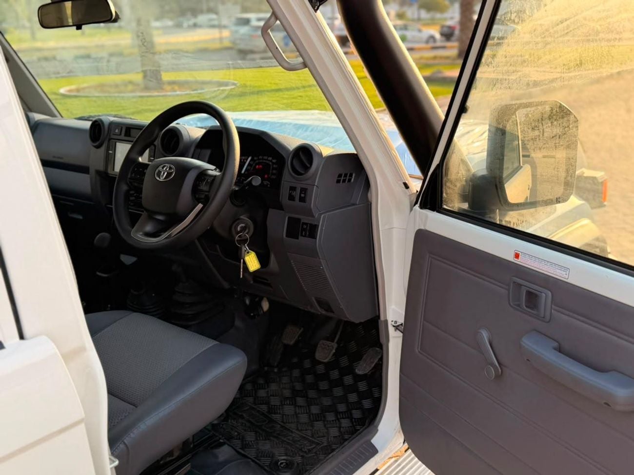 تويوتا لاند كروزر بيك آب Brand New L Pickup Australian Specs Diesel engine Right hand Drive Manual Gear