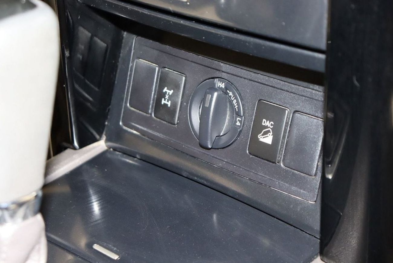 تويوتا برادو VXR 4.0L 4WD Toyota Prado VX.R / 2015 / GCC / V6 / Free Accident