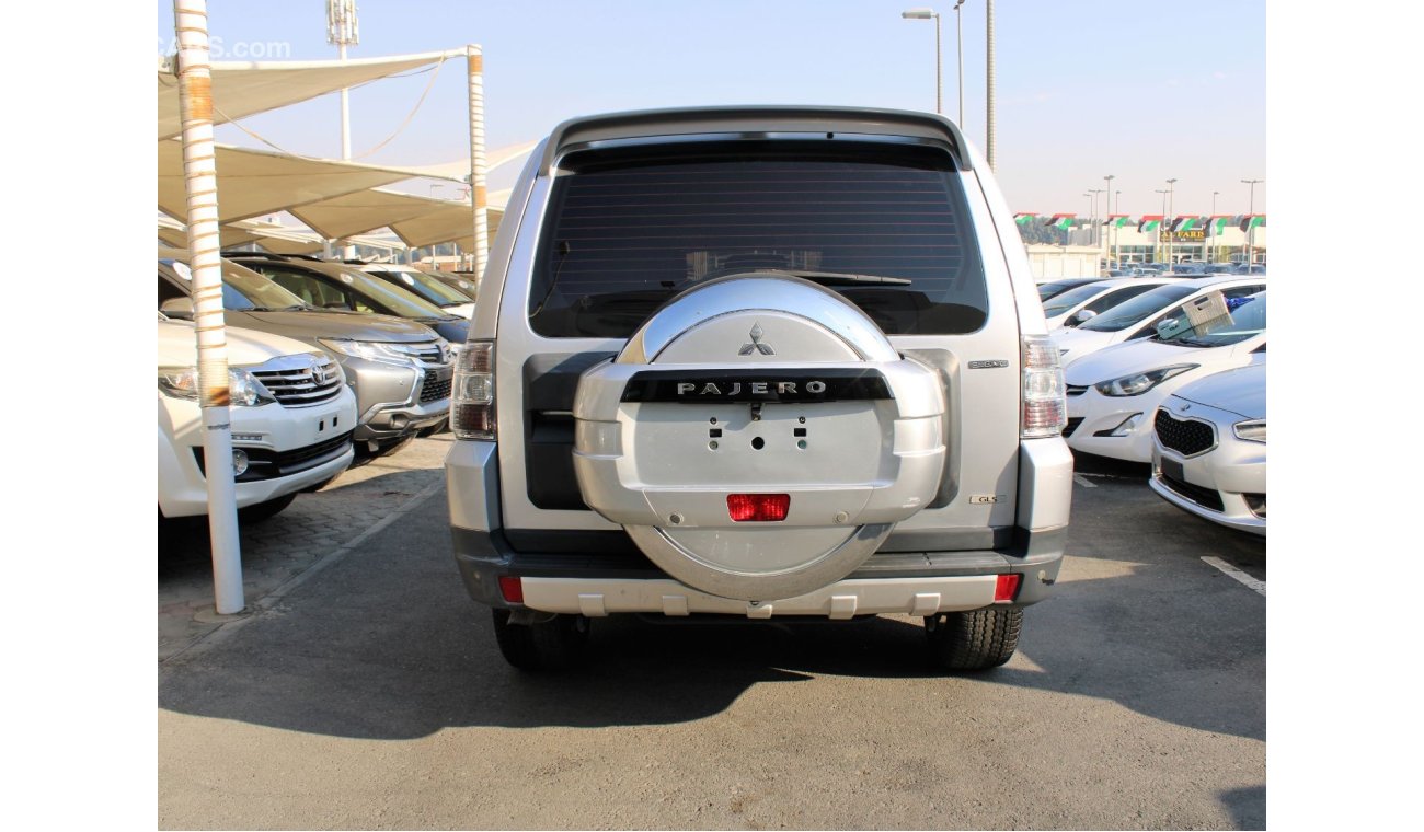 Mitsubishi Pajero ACCIDENTS FREE - FULL OPTION - 3.8 - GCC - CAR IS IN PERFECT CONDITION INSIDE OUT