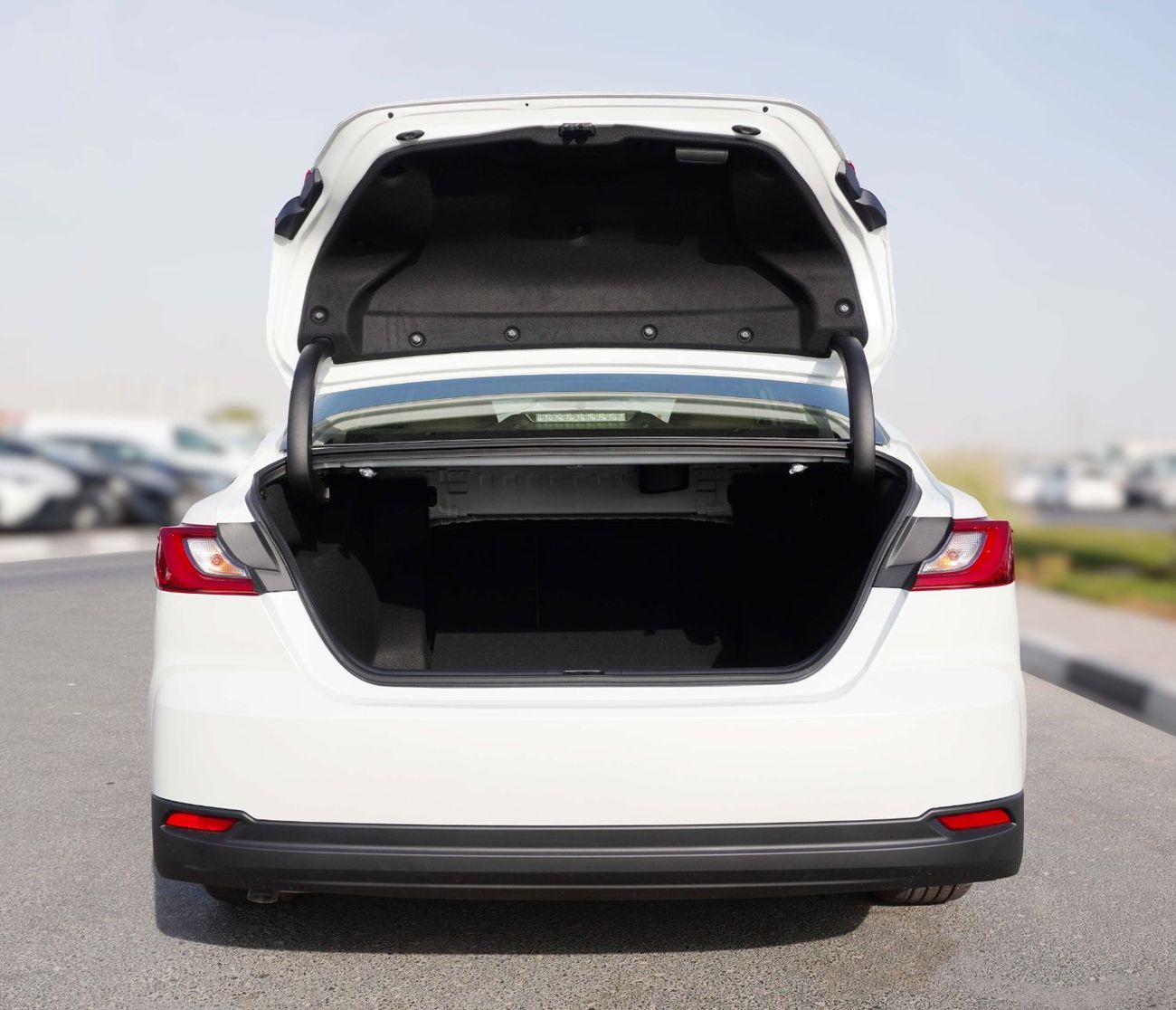 تويوتا كامري 2025 MODEL TOYOTA-CAMRY 2.5L HEV (WITH SUNROOF, 17" AL, REAR CAMERA)