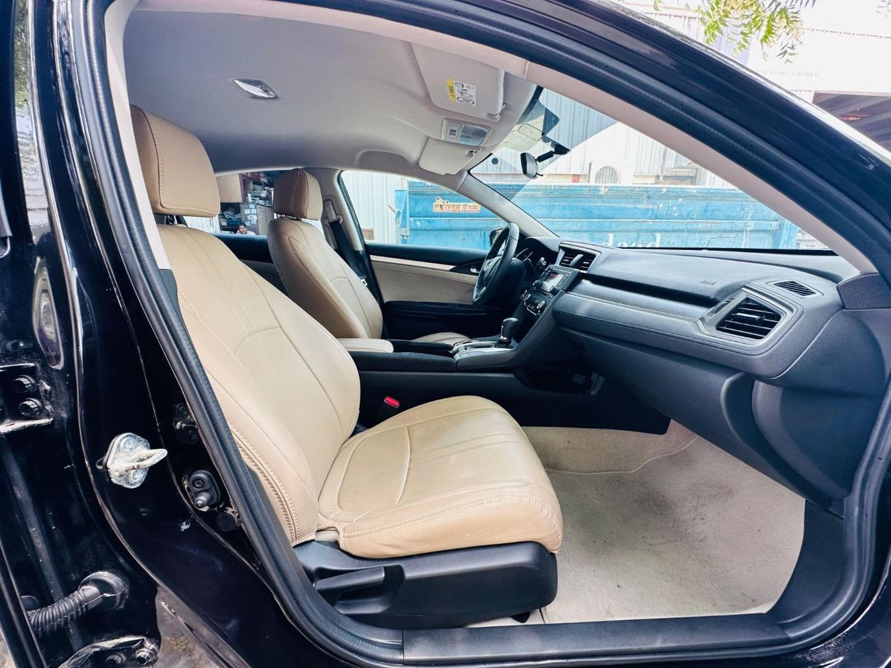 Honda Civic LX AED 920 PM | FIRST OWNER | FULL SERVICE HISTORY | HONDA CIVIC 2020 | GCC | 2 KEYS