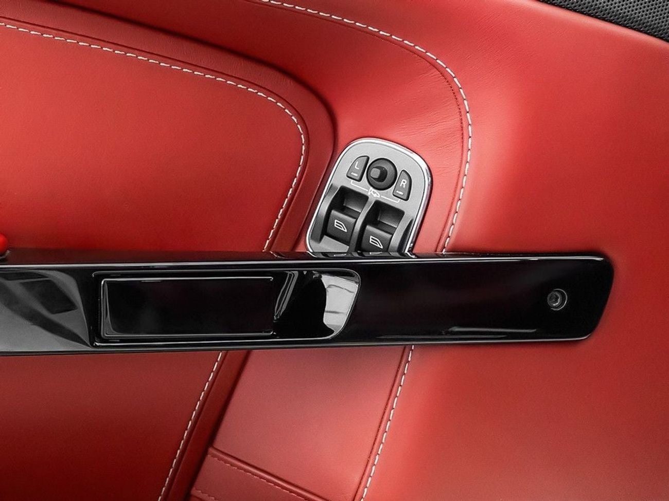 أستون مارتن فانتيج Standard