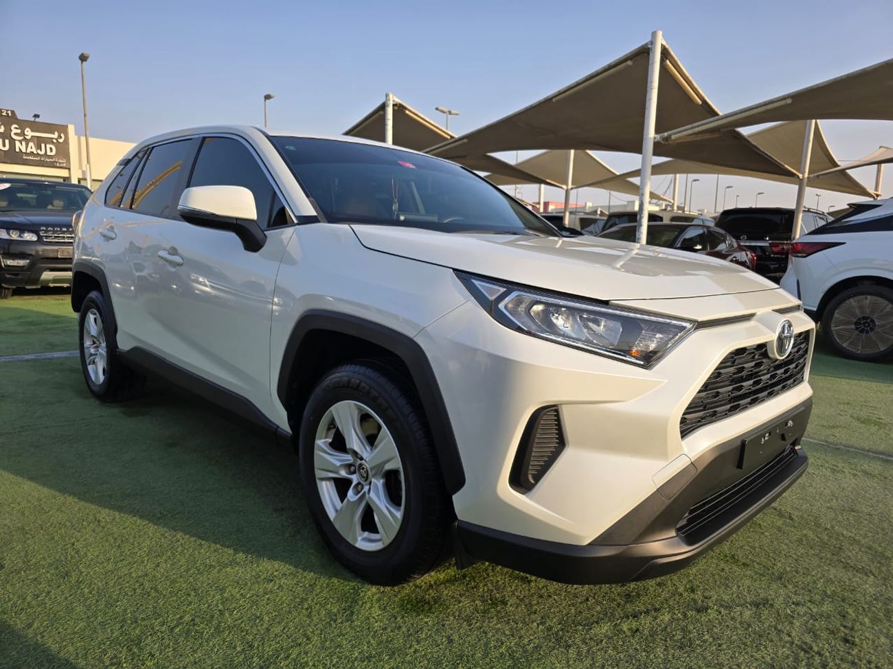 تويوتا راف ٤ EXR 2.5L (203 HP) 4WD TOYOTA RAV4 2020 4X4 GCC 4 CYLINDER ENGINE 2.5L clean car without accident wit