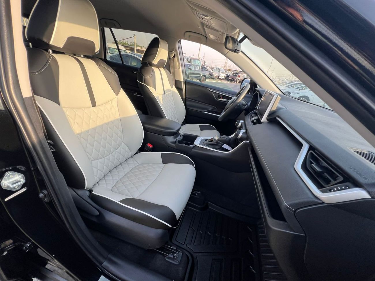 Toyota RAV4 2023 Toyota RAV4, XLE - 2.5L -V4 - 4 Wheel Drive - 4X4 - ELECTRIC  & LEATHER SEATS - PUSH START - Re