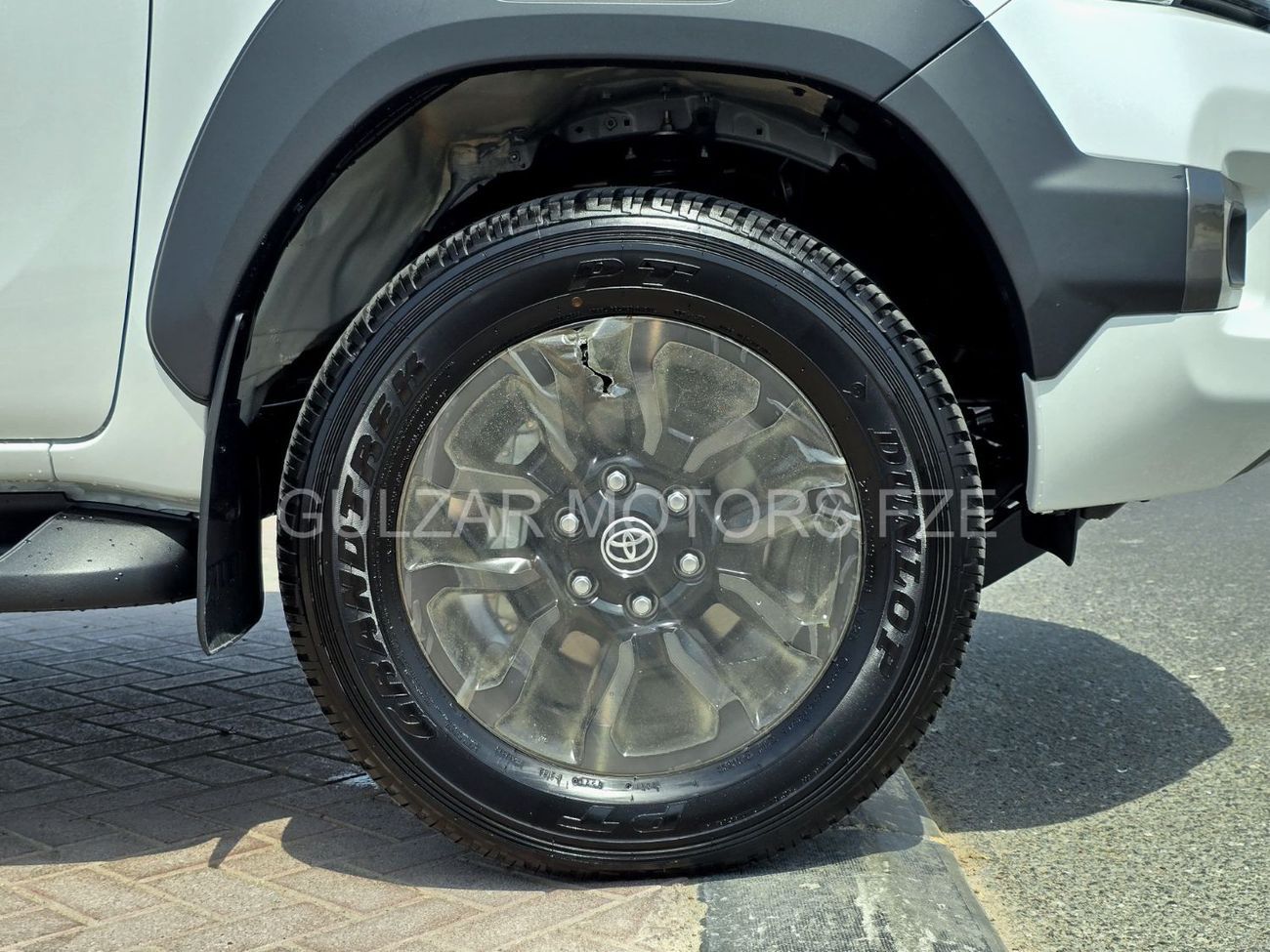 تويوتا هيلوكس HILUX ADVENTURE PETROL 4.0L - FULL WITH COMPRESSOR - WHITE INSIDE BLACK - OMANI
