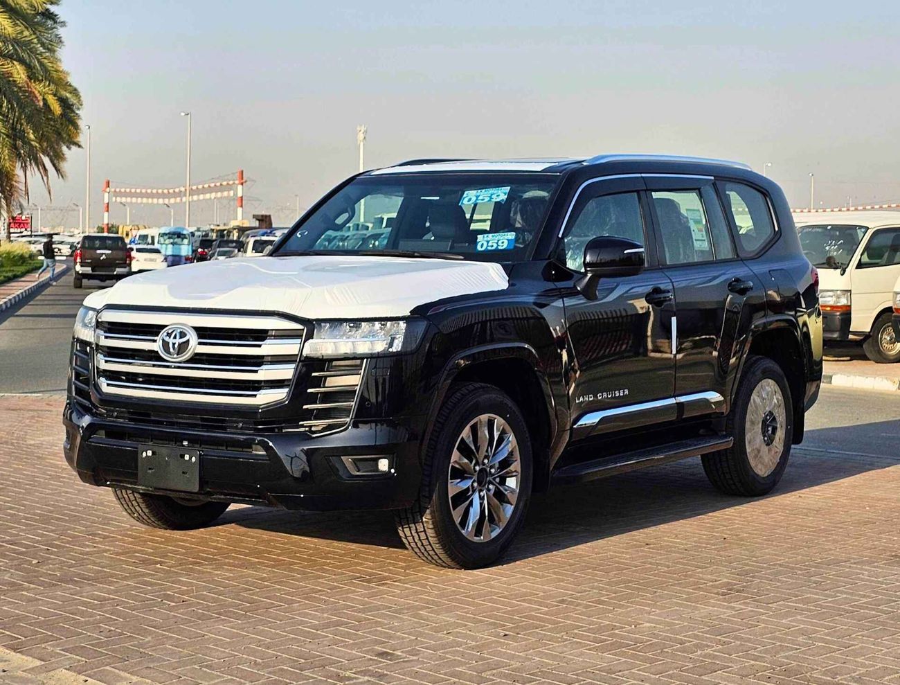 Toyota Land Cruiser GXR 3.5L V6 PETROL /HIGH OPTION WITH POWER SEAT (CODE # LC35GXRM)