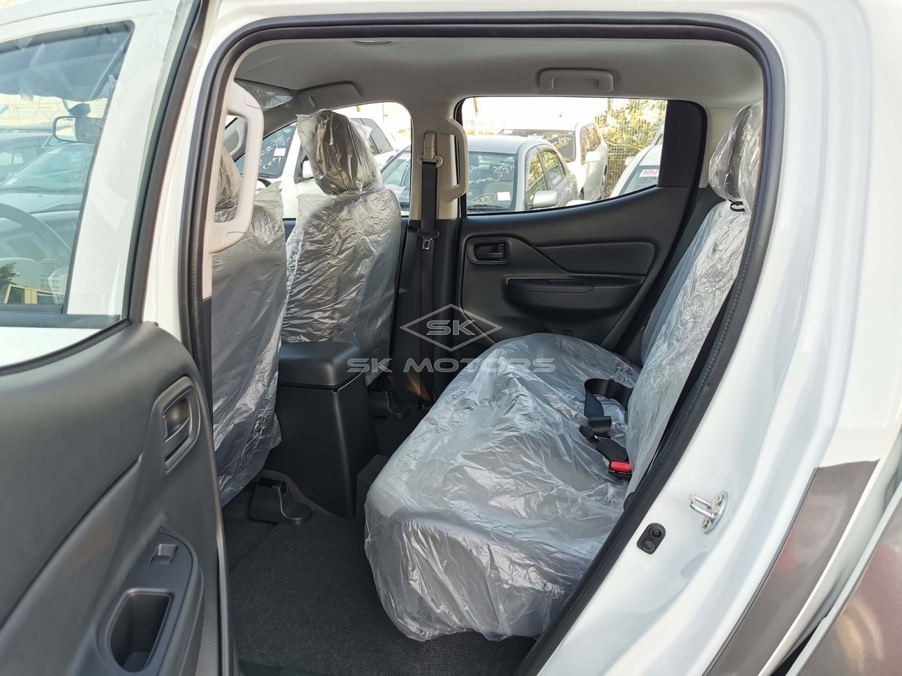 Mitsubishi L200 GLX, 2.4L Diesel, M/T, 4WD, CD Player, Front A/C, (Code # MLP07)