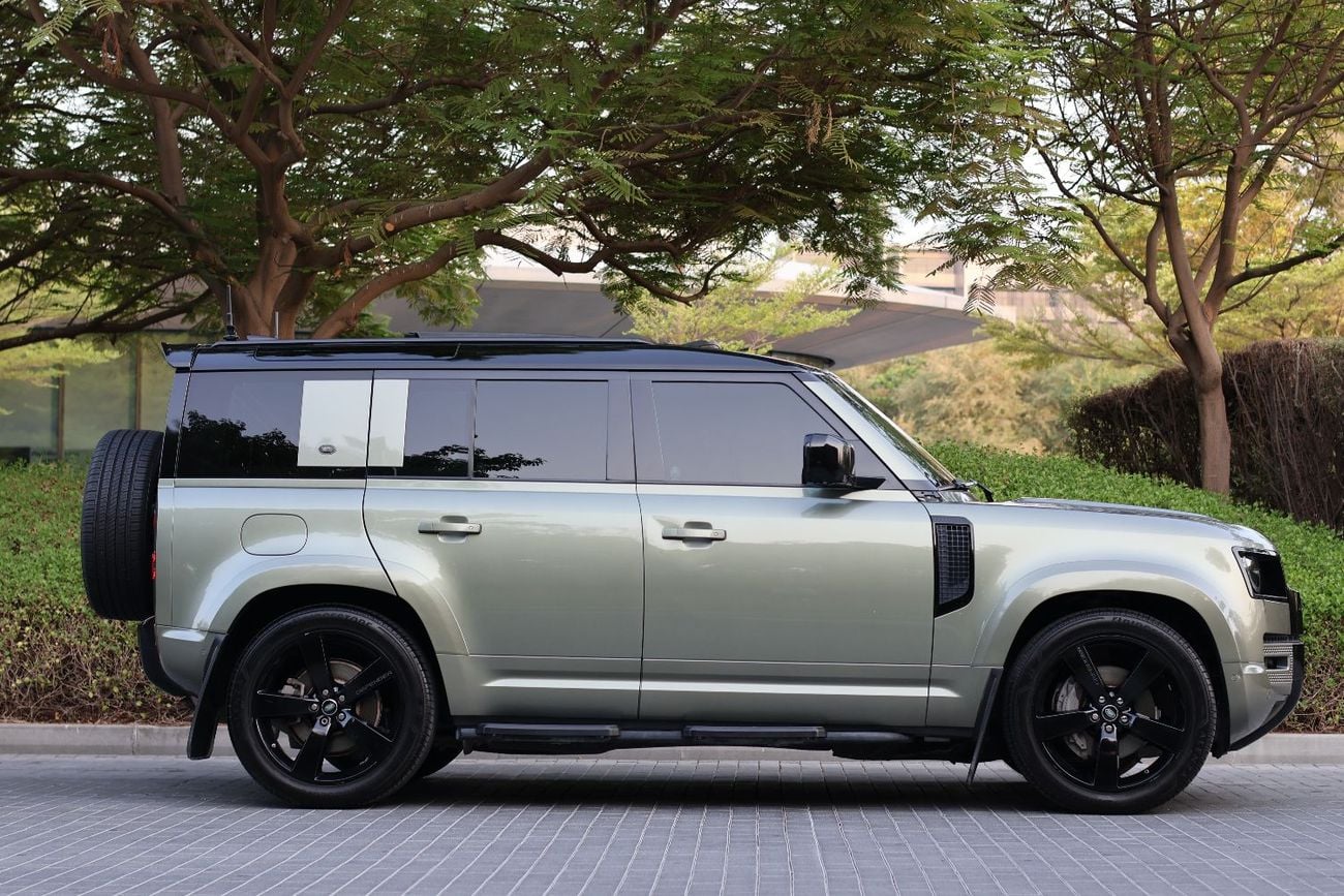 Land Rover Defender  ( Amazing Condition )