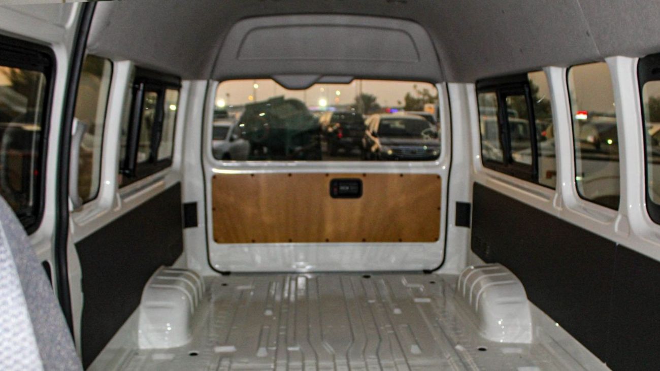 Toyota Hiace 2.5L DLX Wide AC VAN MT