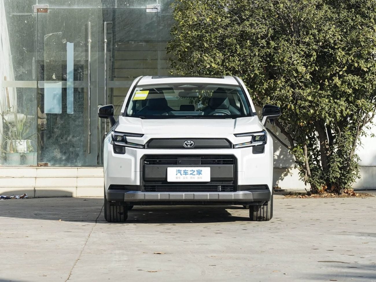 Toyota RAV4 LUXURY HEV (NON GCC)