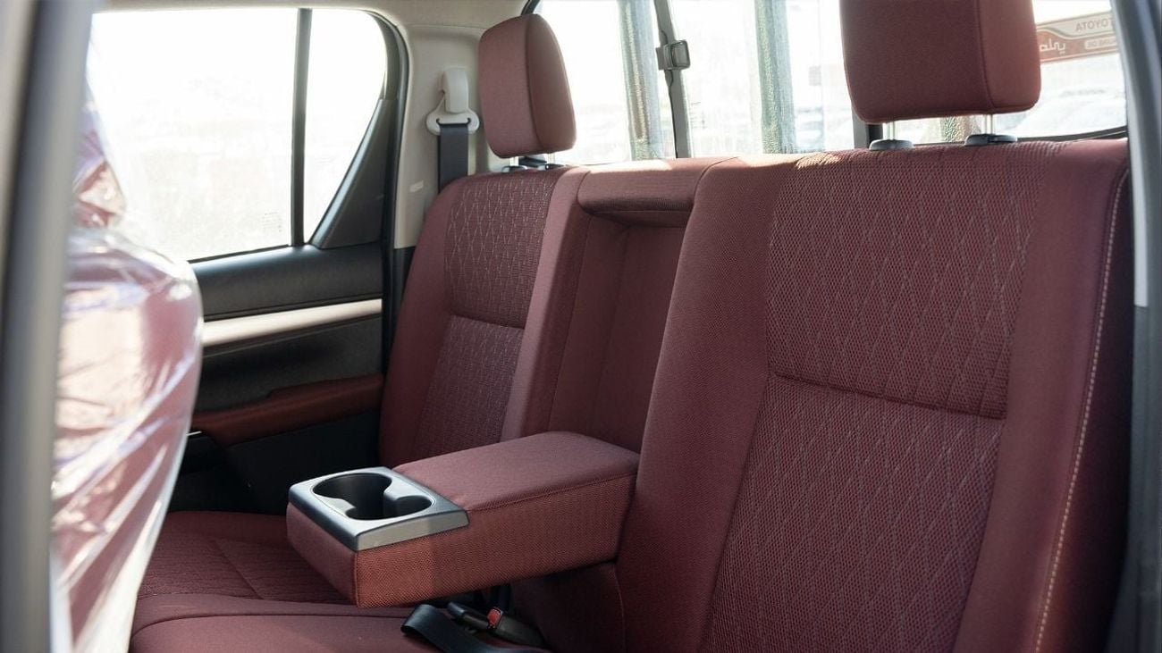 تويوتا هيلوكس 2025 Toyota Hilux 4x4 2.7L petrol AT with cooling seats Full option GCC Specs (Export Price)